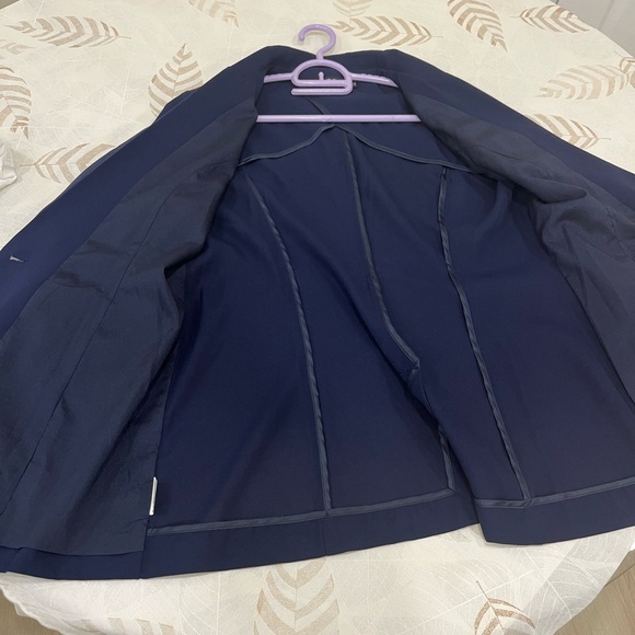 Elegant Navy Women's Blazer - Picture 6 of 6